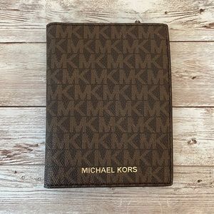 Michael Kors passport holder - Brand New